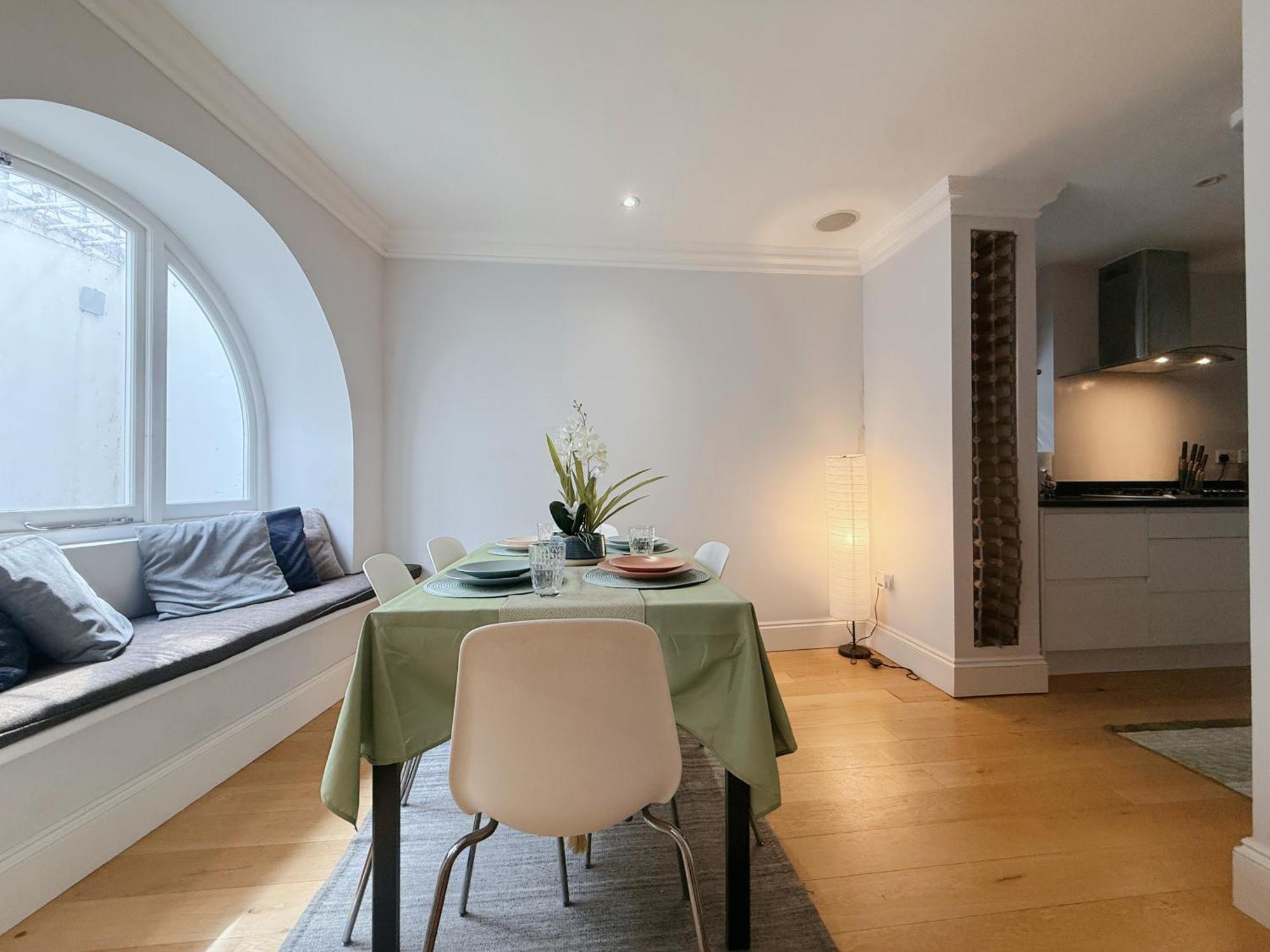 Spacious And Cosy 3brs 5f House In Heart Of Londres