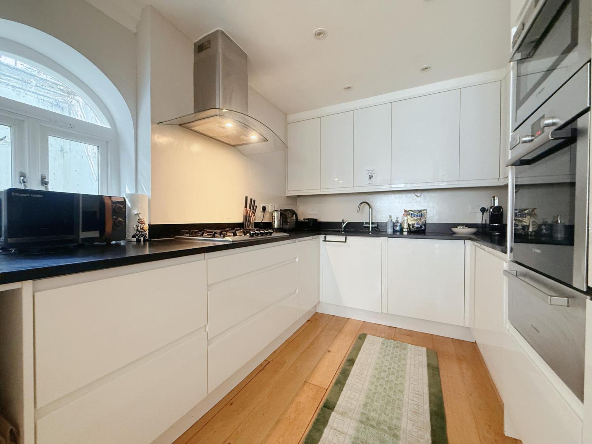 Spacious And Cosy 3brs 5f House In Heart Of Londres