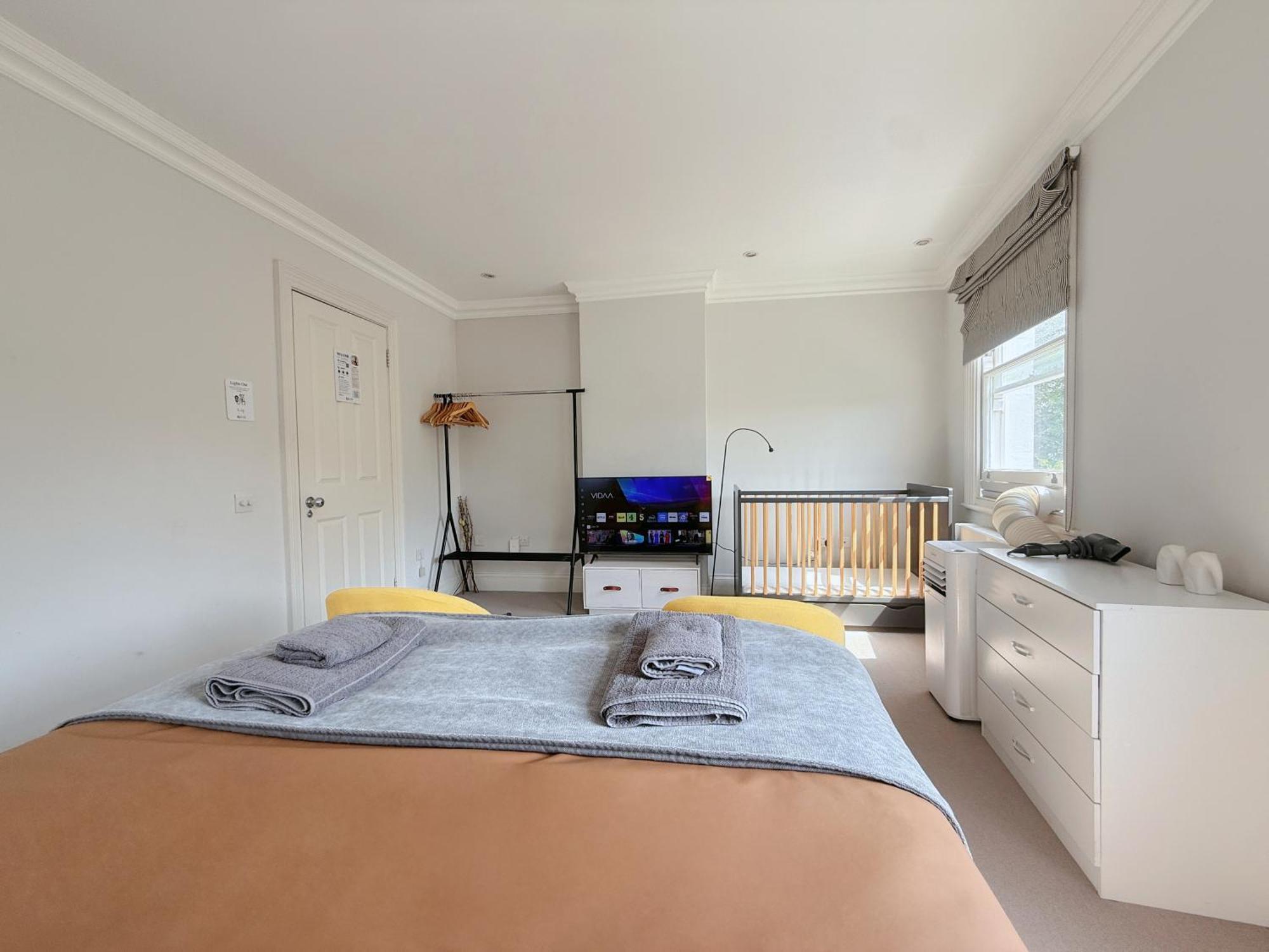 Spacious And Cosy 3brs 5f House In Heart Of Pousada Londres